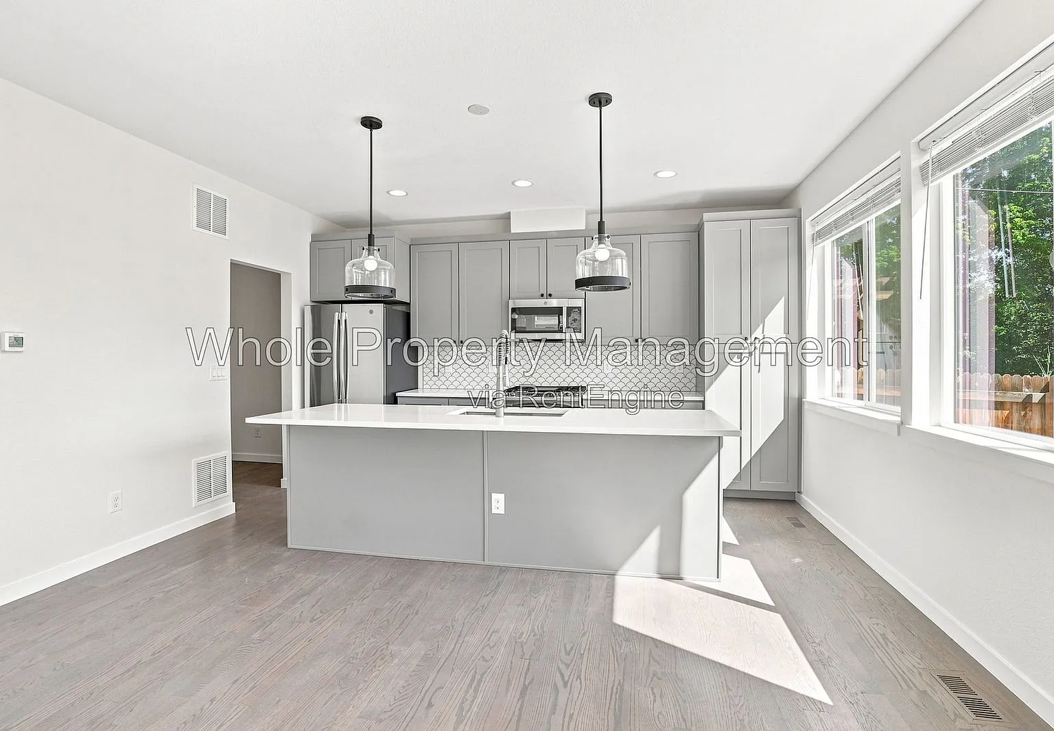 3 bed, 2.5 bath, 1981 sqft, $3,600 — Photo 4