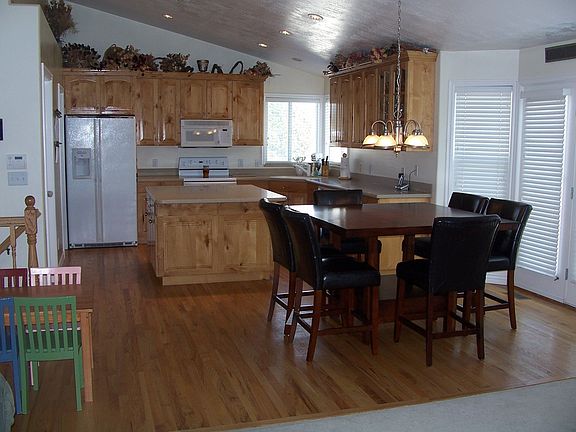 Gorgeous Kitchen-Many Upgrades