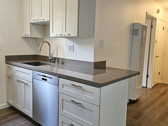 3rd image of 268 2nd Ave APT 2