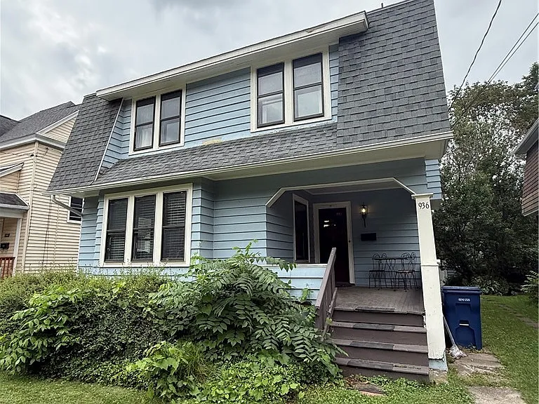 936 Lancaster Ave — Photo 2