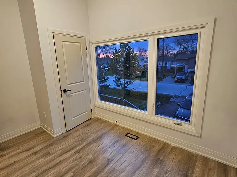 271 Parkwood Ave — Photo 15