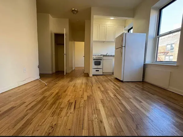 220 East 29th Street image 1 of 13