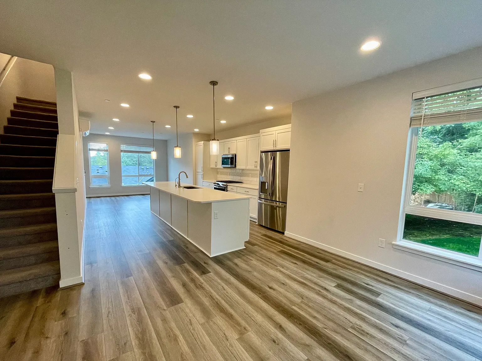 3 bed, 1596 sqft, $3,550 — Photo 2