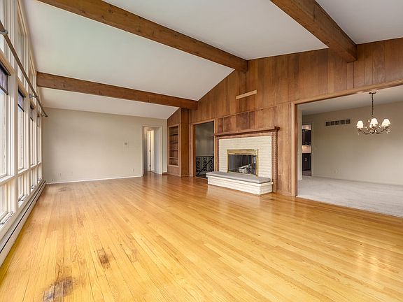 5th image of 4225 Lake Forest Dr