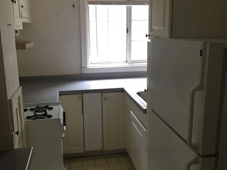 637 E Gorham St — Photo 16