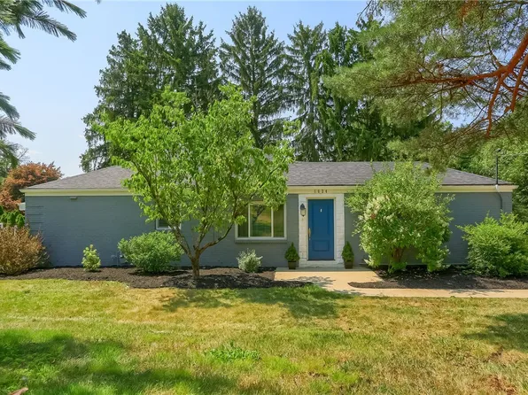 1624 Upper Saint Clair Dr, Pittsburgh, PA 15241