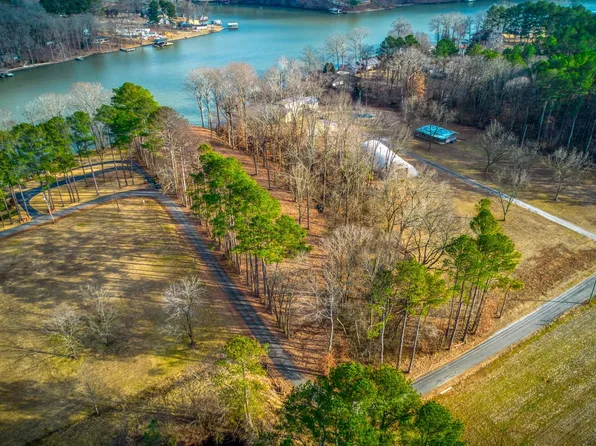 1250 N Shore Dr, Florence, AL 35634