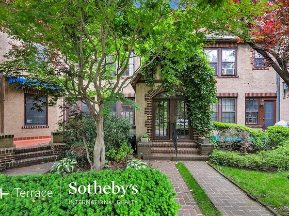 3 Middlemay Cir, Forest Hills Gardens, NY 11375