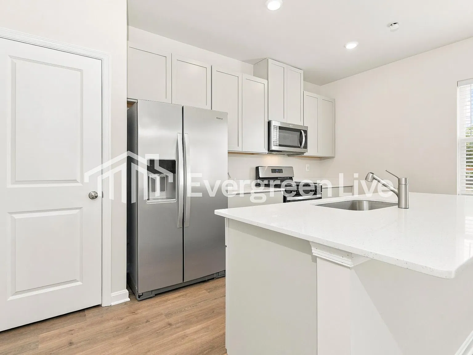 4 bed, 2.5 bath, 3046 sqft, $3,085 — Photo 3