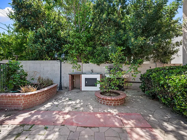 22606 Archwood St — Photo 22