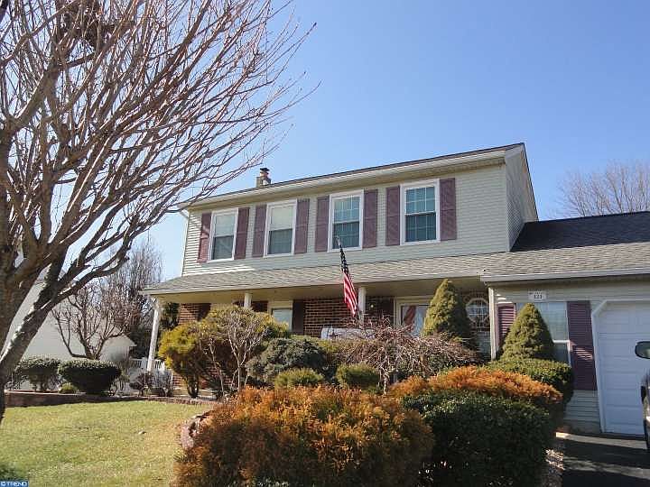 1st image of 424 Cambridge Ln