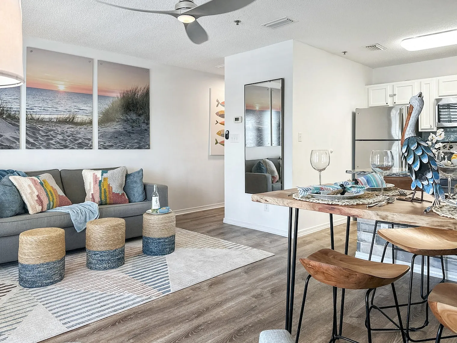 1 bed, 1.0 bath, 699 sqft, $8,387 — Photo 2