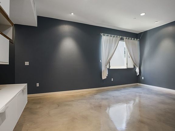 4th image of 2393 N Silver Lake Blvd #6