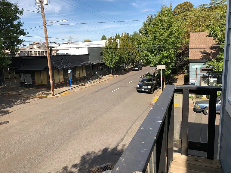 1100 & 1120 SE Sherman St — Photo 32