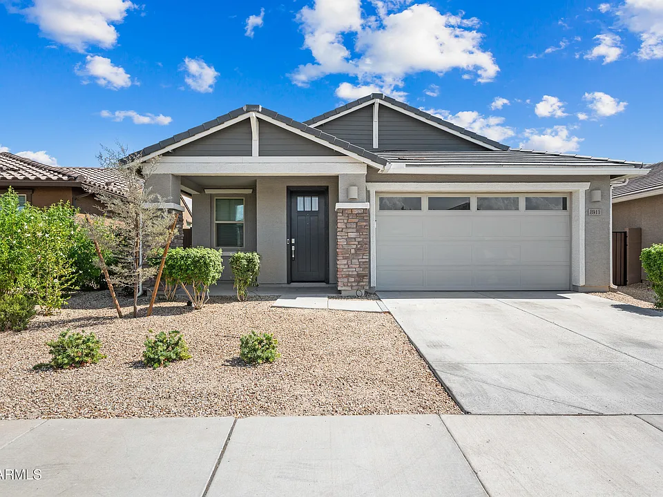 8911 W Solano Dr