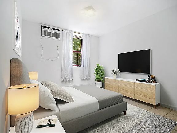 3rd image of 540 W 52nd St APT Lj
