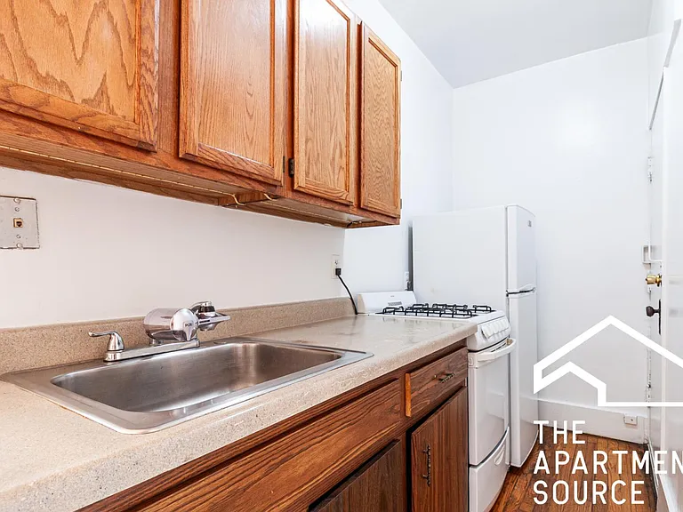 959 W Cornelia Ave #3A — Photo 3