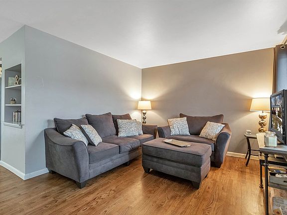 2nd image of 36020 Florane St