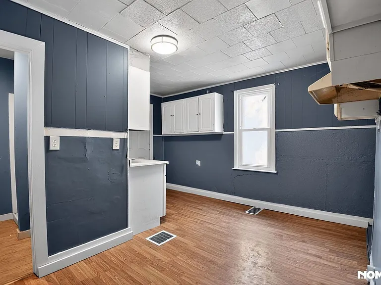 920 S Matthew St — Photo 5