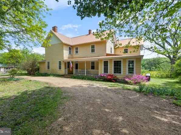 352 Ferry Lndg, Colonial Beach, VA 22443