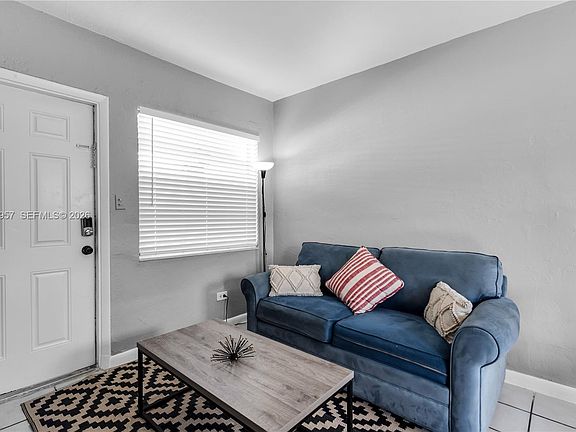 4th image of 105 SW 5th Ct Unit 3