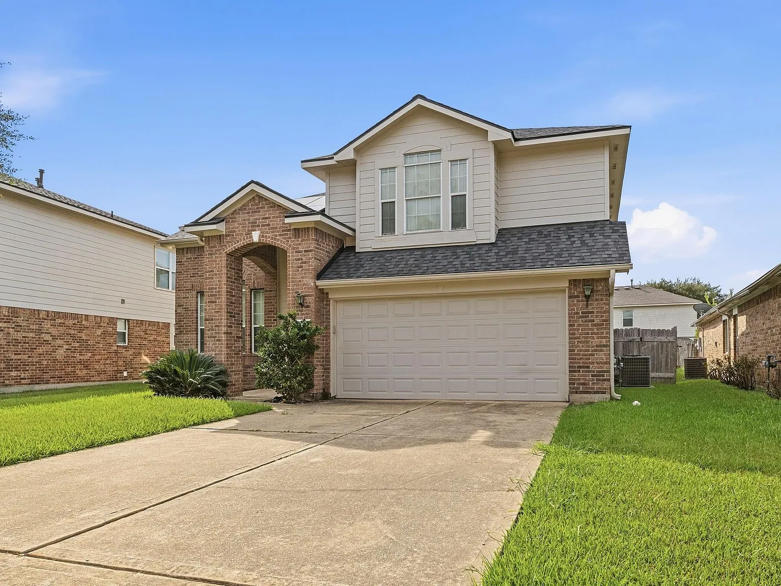 3 bed, 2.5 bath, 2033 sqft, $2,200 — Photo 3