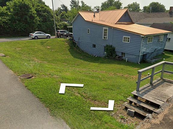 3rd image of 906 Field St