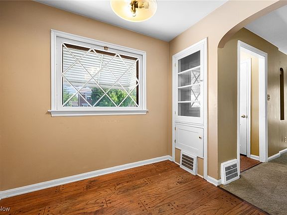 5th image of 280 E 250th St