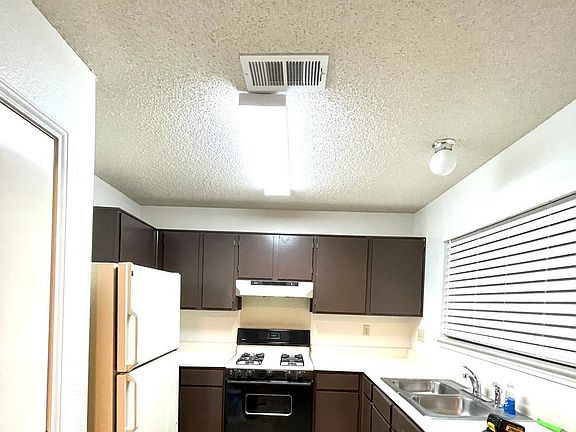 3rd image of 12803 Heinemann Dr