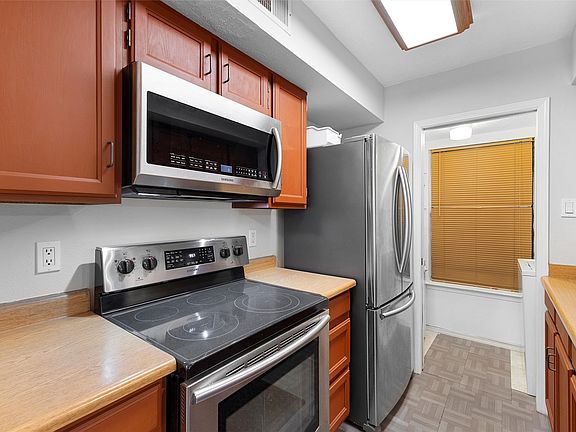 5th image of 505 Oppenheimer Dr #8068