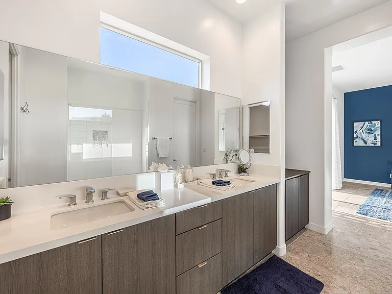 Master Suite 1 Bathroom
