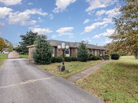 2nd image of 323 Hampshire Dr NE