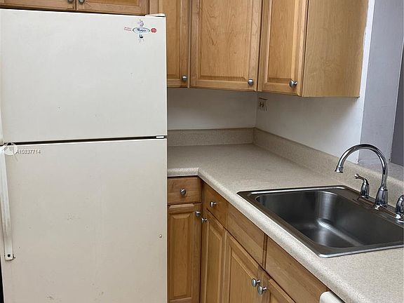 4th image of 1720 NW North River Dr APT 313