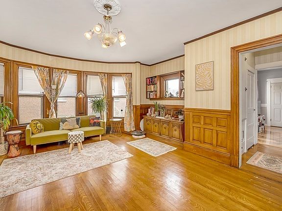5th image of 608 Franklin St
