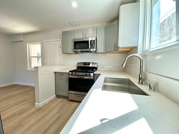5th image of 11700 Dorothy St #2