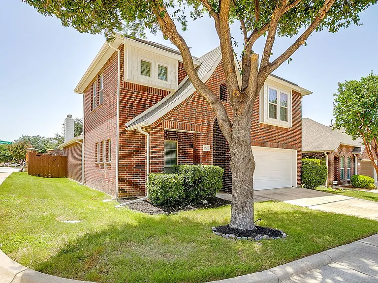 3801 Weatherstone Dr — Photo 2
