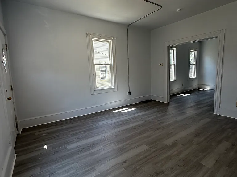 7009 Hecker Ave — Photo 9