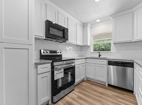 3rd image of 4128 Hillcrest Dr
