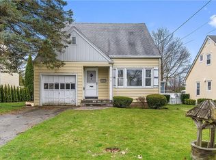 9 Shelley Ave, Valhalla, NY 10595