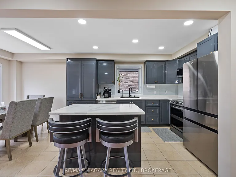 8511 Jennifer Cres — Photo 11