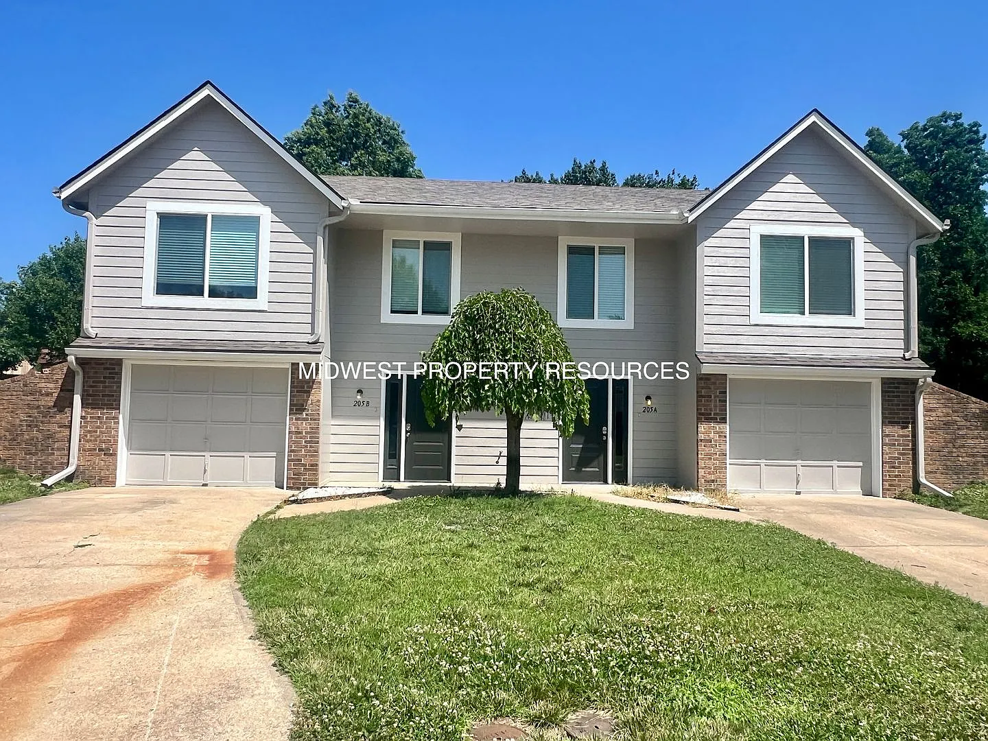 Large Updated 3 Bedroom/2 Bath Duplex in Lee's Summit — Photo 1