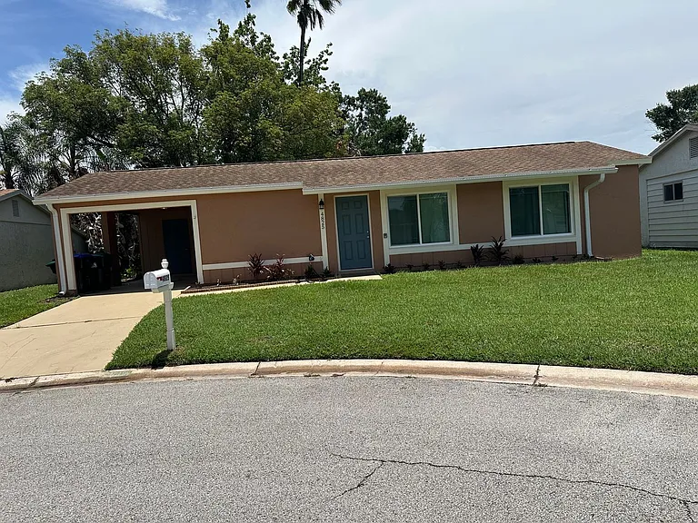 4825 Loretta Ln — Photo 1