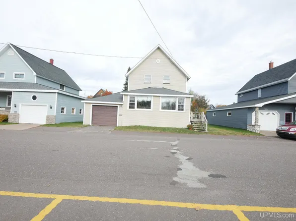 25918 Elm St, Calumet, MI 49913