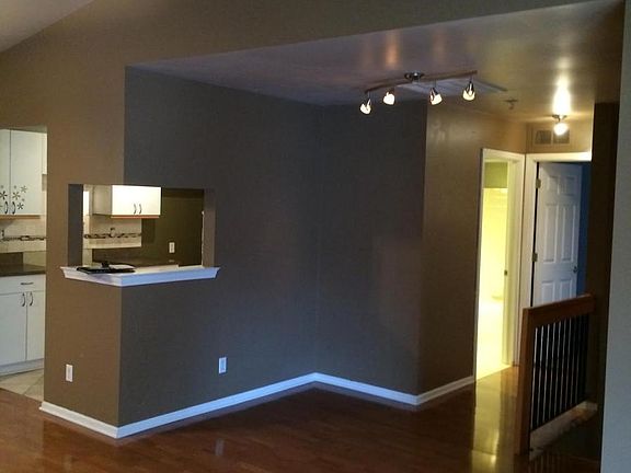 Kitchen & Dinning area