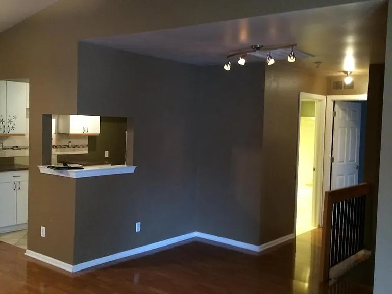 Kitchen & Dinning area