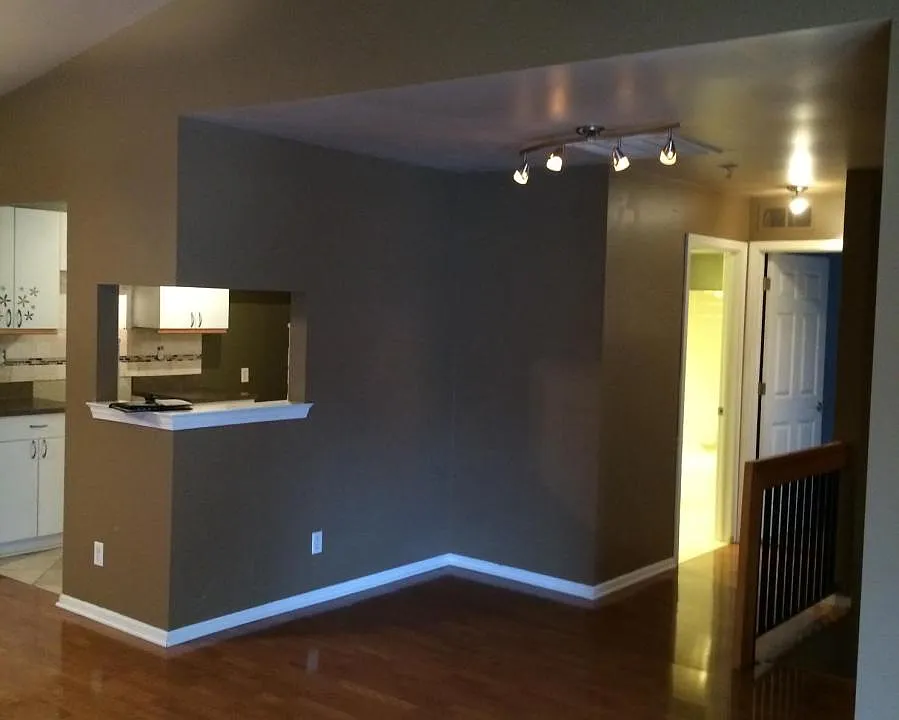 Kitchen & Dinning area