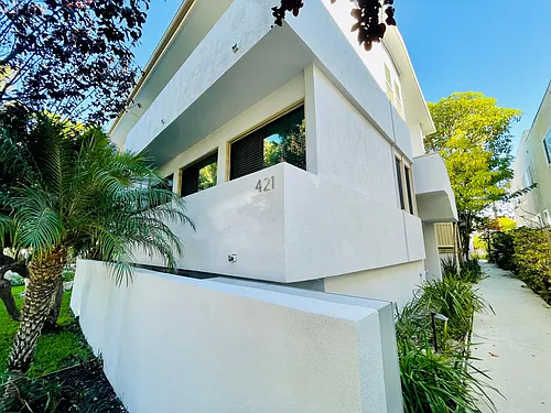 421 Avenue G #A Photo 1