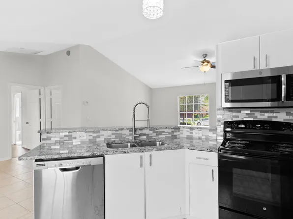 6125 NW East Deville Circle, Port St Lucie, FL 34986