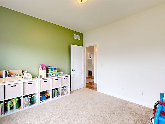 5th image of 1002 Iris Ave