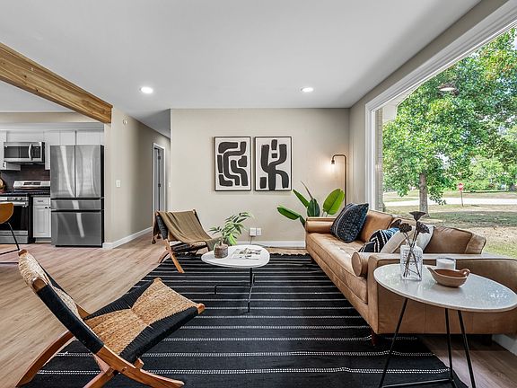 4th image of 404 Meadowgreen Dr